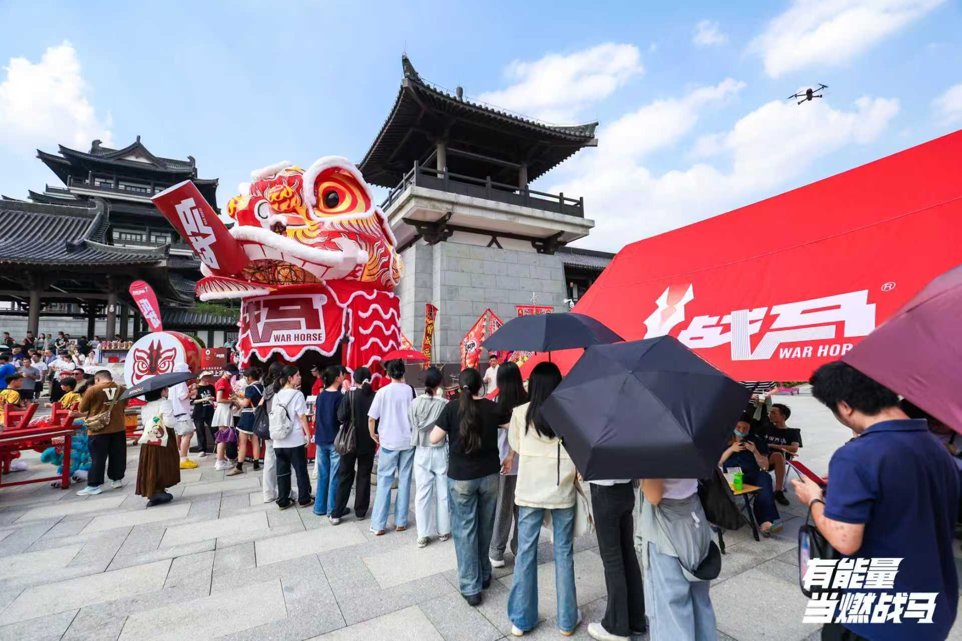 戰(zhàn)馬新裝亮相第九屆廣州青少年醒獅表演賽