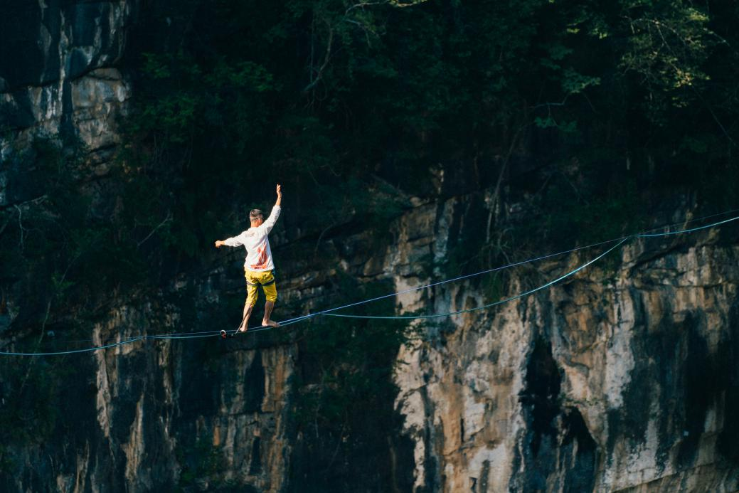 小扁帶上的大挑戰(zhàn)，戰(zhàn)馬《高空速度扁帶》打破世界紀(jì)錄